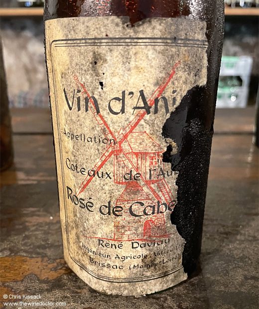 chriswinedoctor's tweet photo. Another chance to see: Back to 1944 for a taste of the Coteaux de l'Aubance Rosé de Cabernet from René Daviau, tasted with Christophe Daviau of Domaine de Bablut.
https://t.co/1kR9U2LQv3
[free to read]
#wine #winetasting #loire #loirewine #anjou #cabernetdanjou #domainedebablut https://t.co/FpVYl8jBHX