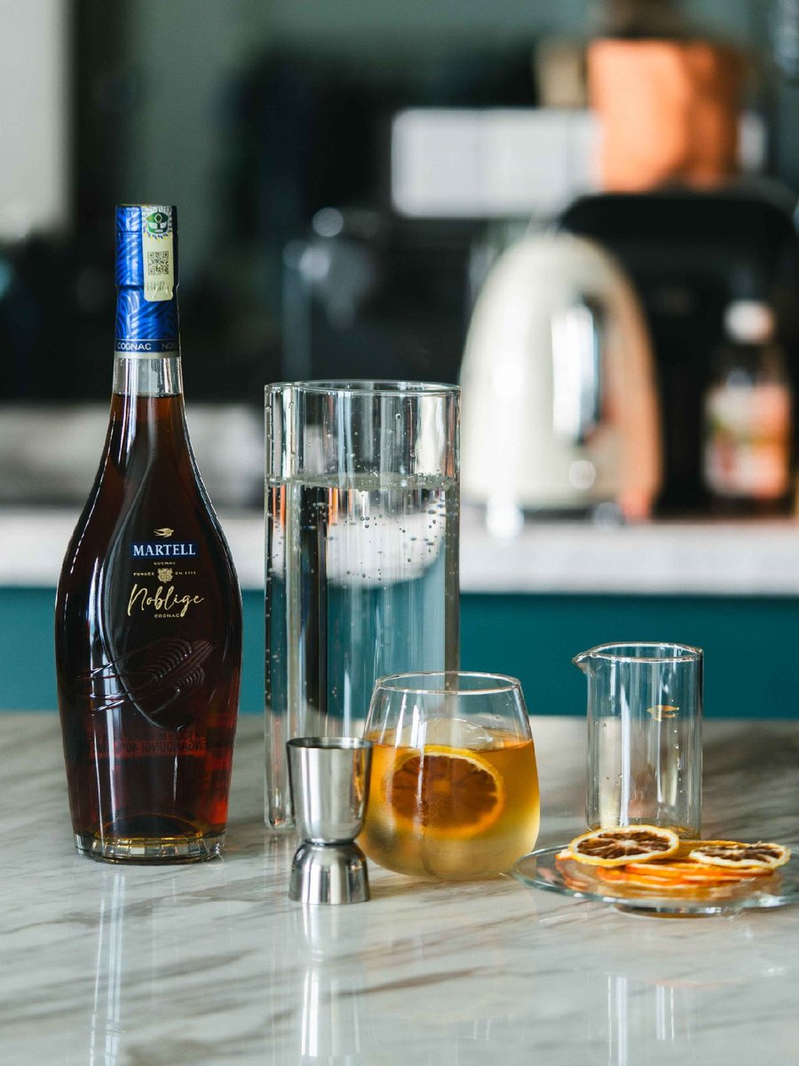 martell's tweet photo. Sip by sip, Han Pin has transformed Martell Noblige into a mesmerising Plum Spritz masterpiece!
Cheers to creativity and cocktails that elevate the senses!
#Martell #MartellNoblige #MartellCocktails #SwiftOnes #Cognac #Cocktails #Mixology #RefreshingDelight #SummerVibes https://t.co/1RzAagx4cF