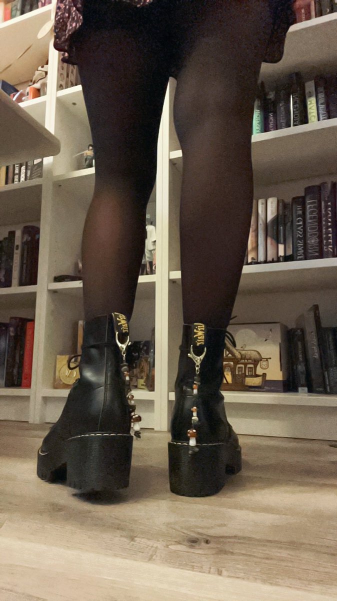 Today is the day!!!!! So I had to put my best self forward to prepare myself. We come back to streaming tonight and my anxiety is high but I’m so excited! We are gonna play something a little diff! And these boot charms are like good luck! Made by the absolute doll @espresxo_