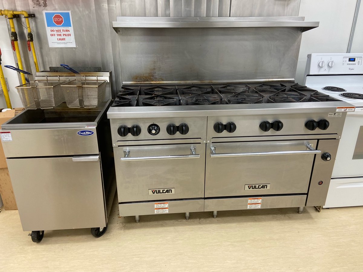 With fall grant intakes right around the corner we wanted to share a grantee from a few years back! In 2021 the Dauphin Friendship Centre was a recipient to renovate their kitchen. The kitchen is used by several programs including Healthy Baby, and the Youth Program! 🍔