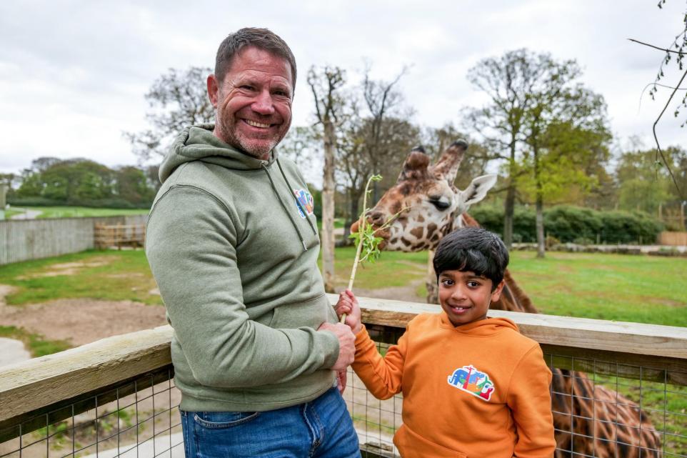 🤩 Steve and Aneeshwar Go Wild is out now! We are delighted to have welcomed @SteveBackshall and @Aneeshwar_K, as they filmed their show. Tune in to CBeebies at 8:25 am for the 5-minute episodes, or catch up on BBC iPlayer🦒 👀 Can you spot your favourite safari animal?