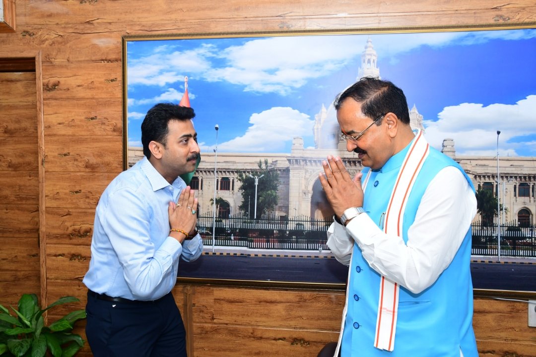 Paid a courtesy call today on Hon <a href="/DyCMGoUP/">Dy Chief Minister GoUP</a>  Shri.Keshav Prasad Maurya ji. 
Team <a href="/IFFCO__TOKIO/">IFFCO TOKIO</a> #SamvaadSeSamriddhi
<a href="/OfficeOfKPM/">Office of Keshav Prasad Maurya</a> <a href="/harshita_garg/">Harshita Pandey Garg</a> <a href="/rameshkumar2842/">Ramesh Kumar</a> <a href="/hosuri54/">H. O. Suri</a>