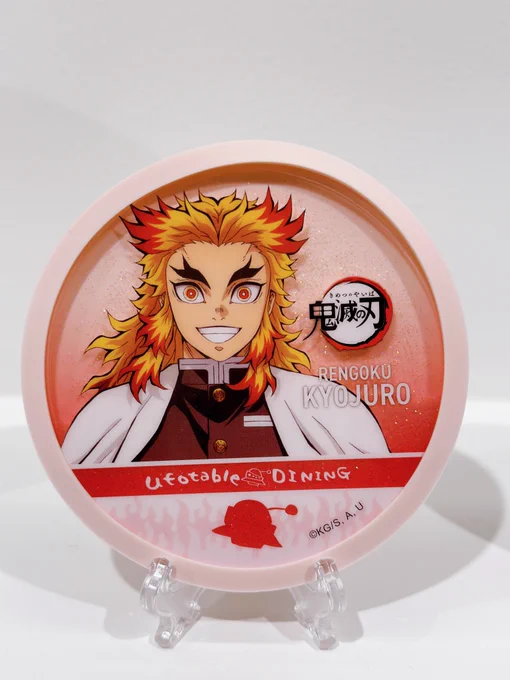 グランドオープンということでグッズもいくつか増えてて、スタンディポップは線画バージョンも、あとはサーモボトルやキラキラのグリッターコースターが増えてました 