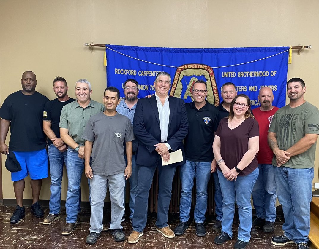 MidAmCarpenters's tweet photo. Thanks to IL State Rep Dave Vella (@StateRepVella) for coming to the #Local792 union meeting to discuss legislation in Springfield and what they’re doing to create more work opportunities for skilled union workers. #UnionStrong #twill https://t.co/EnB6qSwOHv