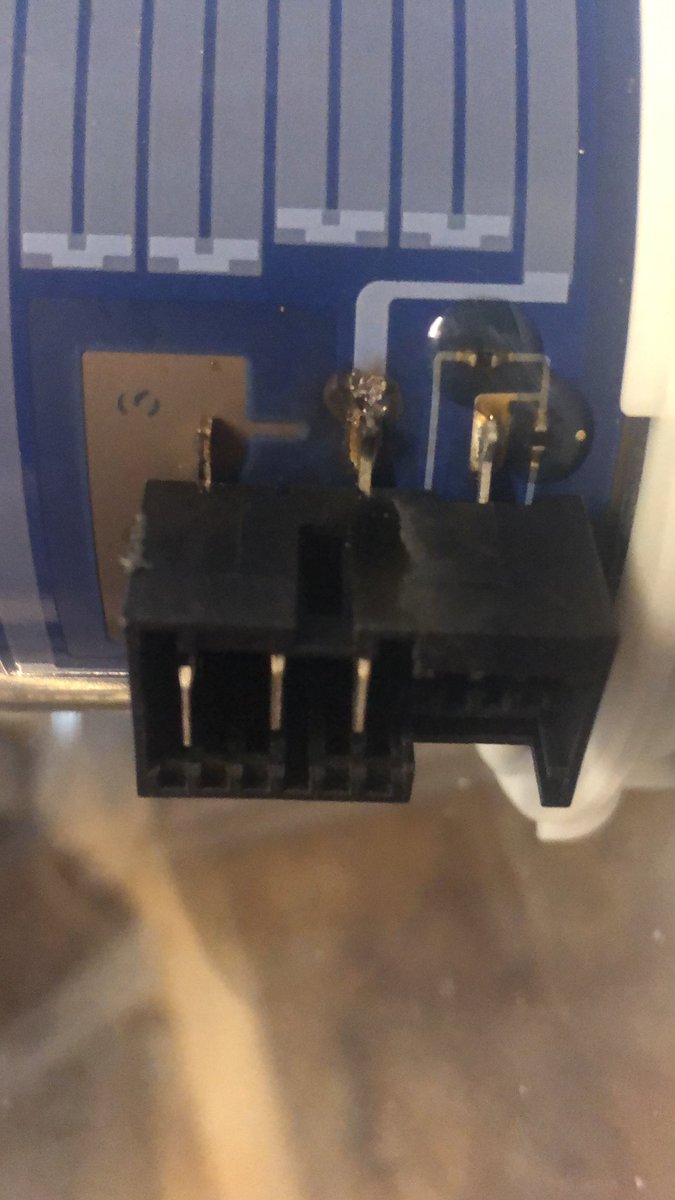 travelingpic's tweet image. #NEFFhome Geschirrspüler Heizpumpe kaputt. Naja, hat ja 5 Jahre gehalten. Dank #Selbsttest und #Fehlercode war die Reparatur schnell durchgeführt.