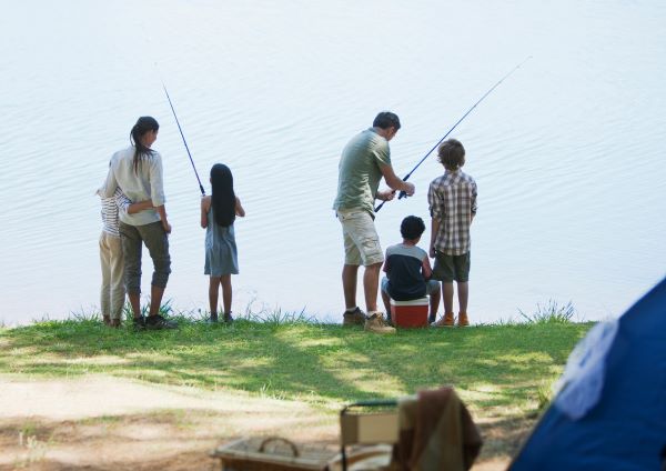 ⚠️REMINDER! Because lakes and rivers are not fenced in, it is even more important to watch children closely when at the #cottage or the #beach. 
Remember these safety tips to prevent #drowning: ow.ly/sAnv50Klcal
#SummerSafety #Summer #Summer2023