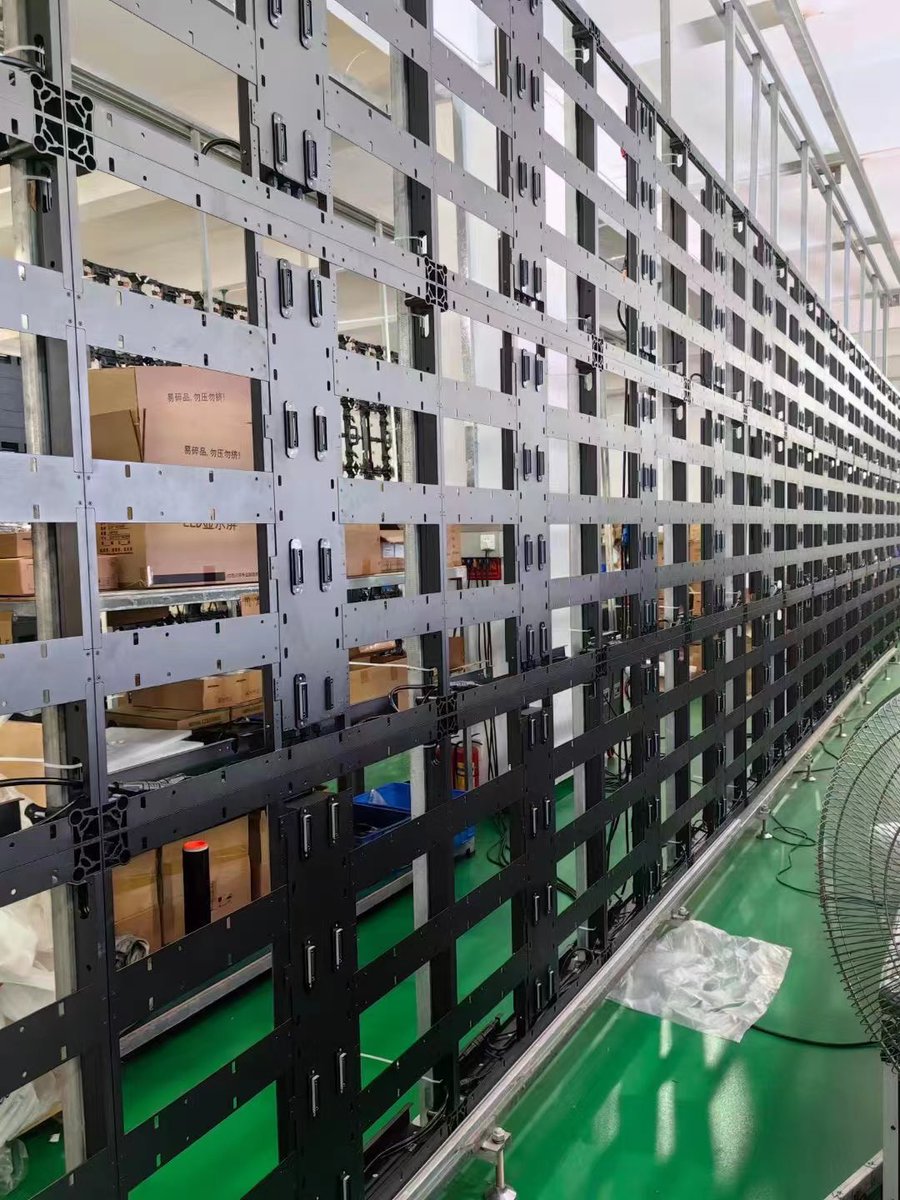 jonz990608's tweet photo. 1000mmX1000mm profile box hard connection before and after maintenance, flatness OK, easy on-site installation. Module size 500mmX250mm, models are outdoor 3.91, 4.81, 6.25, 7.81, 10.42 Welcome to consult https://t.co/xcmeOlilS2