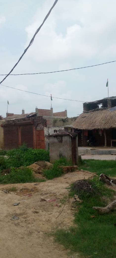 आजादी के अमृत महोत्सव में हर घर तिरंगा अभियान के अंतर्गत ग्रामवासियों द्वारा सहभागिता करते हुए विभिन्न ग्राम पंचायतों मे आवास पर तिरंगा झंडा फहराया गया ।