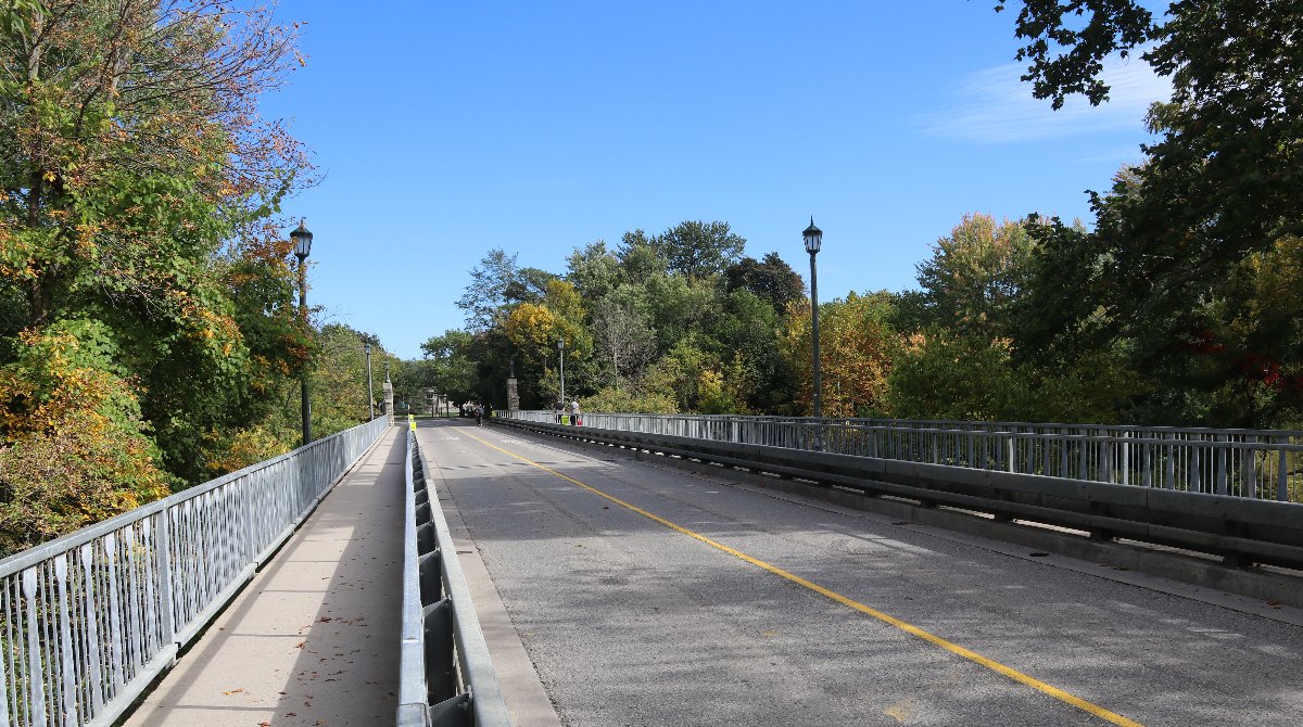 University Drive Bridge will be closed to motor vehicles tomorrow, Aug. 15, 6 a.m. to 6 p.m. for an annual inspection. One sidewalk will remain open for pedestrians and cyclists. Drivers please enter campus via Western Rd. and Windermere Rd. Learn more: uwo.ca/fm/notices/ud_…