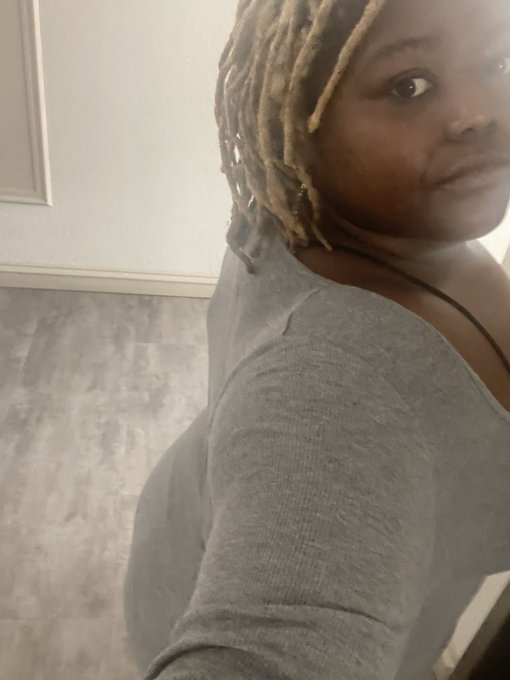 That thang pokin a bit 😁 https://t.co/aQtU7PIq2f