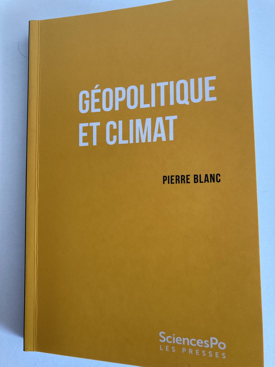 ThomasGomart's tweet photo. Lecture de Pierre Blanc (@EditionsScpo, 2023) qui distingue 4 temps : puissance par le climat, climat contre la puissance, puissance contre le climat et puissance pour le climat). https://t.co/X2zHnNP4ac