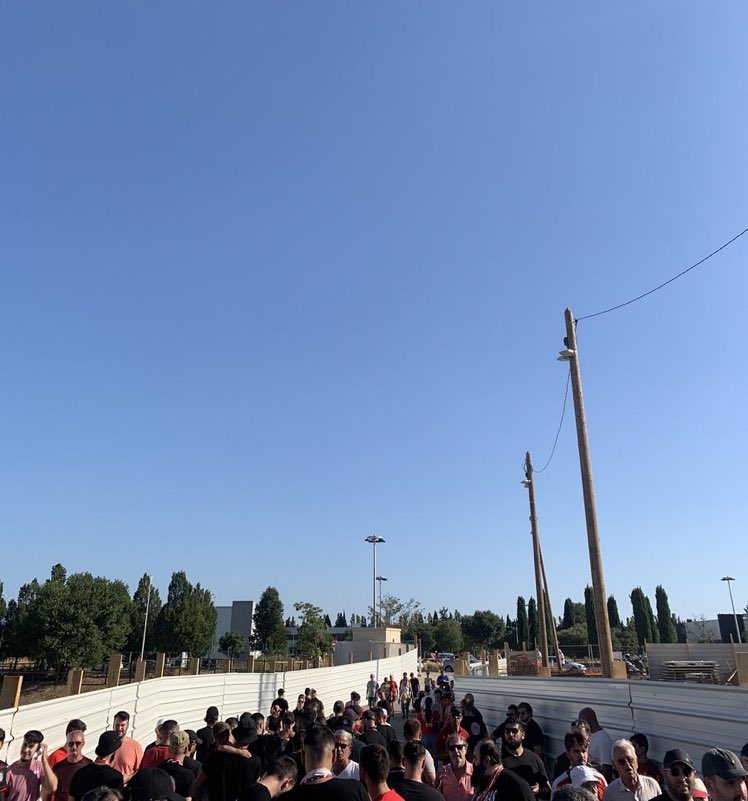 Comme cela fut déjà le cas l’an dernier, de nombreux supporters nîmois ont été recalés à l’entrée du Stade des Antonins par rapport au fait d’avoir amené notamment des tambours au sein de l’enceinte afin de participer à l’ambiance, chose que le Président du club, Rani Assaf, ne