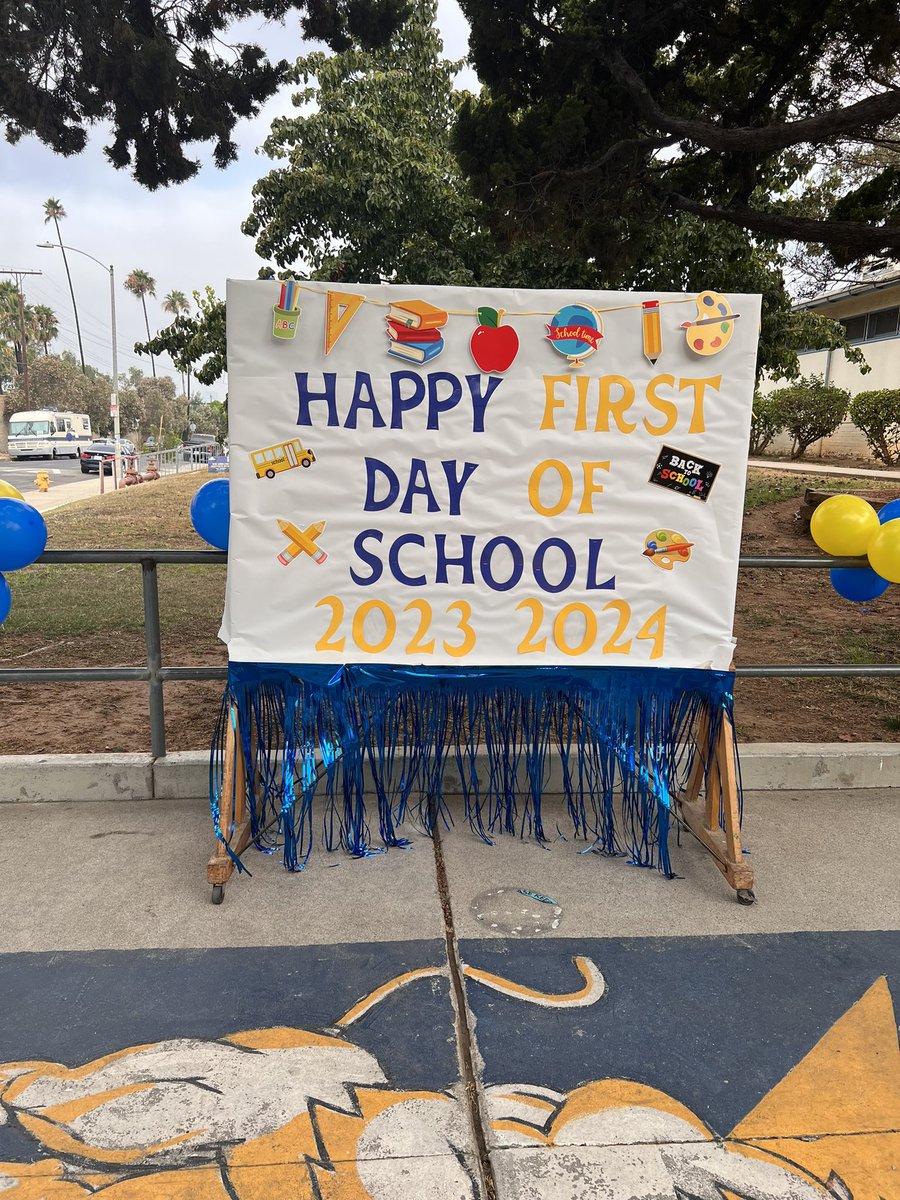 SerratoDr's tweet photo. First day of school at #SunriseES is a huge success!! Welcome back, Sunrise scholars! Principal Barraza and his team know how to welcome students back to school. #backtoschools #lausd #acceleratelearning #ibelieveinlausd https://t.co/sF5Qwe1YD7