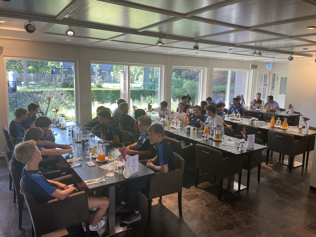 USV Hercules <a href="/usvhercules1882/">usvhercules1882</a> is met de jeugdteams 017 en 018 aangekomen bij Fletcher Hotel Victoria <a href="/HotelHoenderloo/">Fletcher Hotel Hoenderloo</a> in #Hoenderloo voor hun #trainingskamp op de Veluwe😀

#usvhercules #usvhercules1882 #HerculesUtrecht #usv #hercules #utrecht #fletcherfootball #voetbalkamp