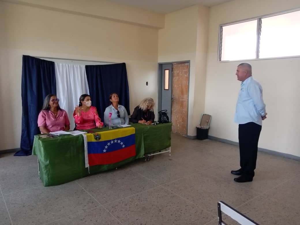 Presentación de TEG del Área de Formación Dirección y Supervisión Educativa Estado Sucre en la U.E Los Chaimas Seguimos Avanzando @Umensomostodos @MPPEDUCACION