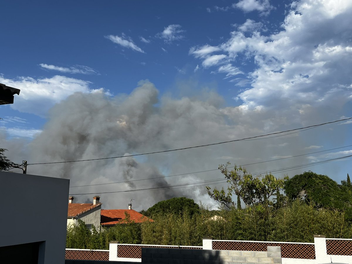 VeroAgridulce's tweet photo. 🔥incendie entre sorede /saint andre #incendie66 @lindependant https://t.co/93HEZOm6pl