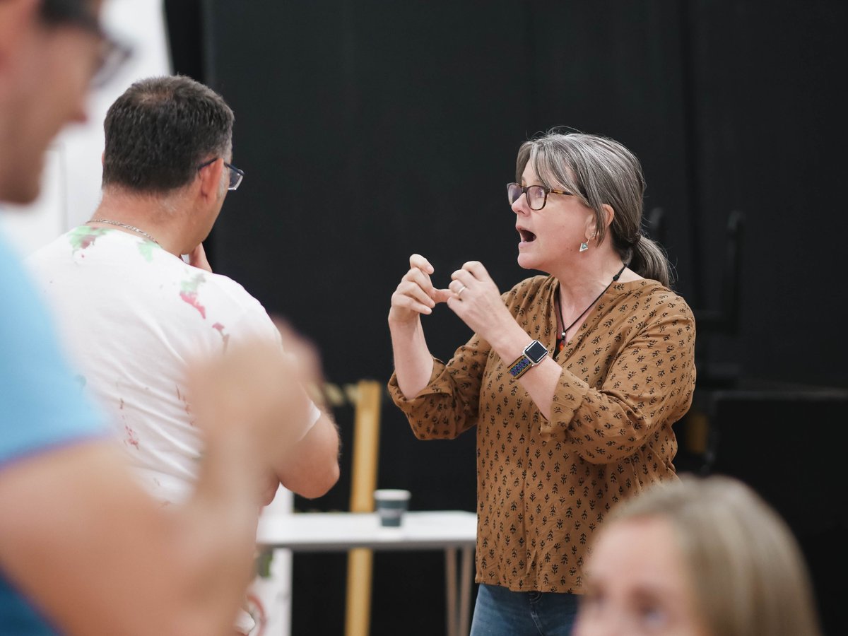 ShermanTheatre's tweet photo. Mae'r Gymuned Fyddar yn un o lawer o gymunedau a fydd yn rhannu ei storïau yn Love, Cardiff: 50 Years of Your Stories.

Dyma nhw yn yr ystafell ymarfer, barod i'r perfformiad cyntaf ar Ddydd Iau

📅 17 &amp; 19 Awst
Archebwch nawr: https://t.co/w6lOKJTkXr

📸 @whatchrisdoes1 https://t.co/e1cer4WYqL
