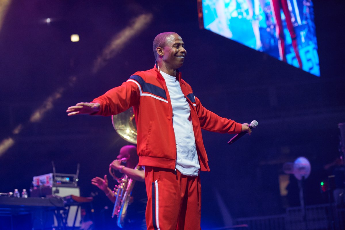 UnitedCenter's tweet photo. Celebrating 50 years of Hip Hop with @LLCoolJ, @Common, @RealDougEFresh, @TheRulerNYC, @TheRoots & more in Chicago was an iconic night with LEGENDS! #ForceTour #ForceLive #HipHop50 https://t.co/uiyLq4l3sO