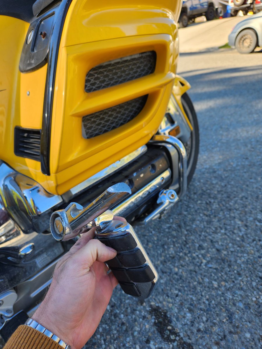 Lessons learned today:
-don't adjust tire pressures while parked on any slope
-i can pick up a dropped Goldwing
-highway pegs don't make strong crash bars