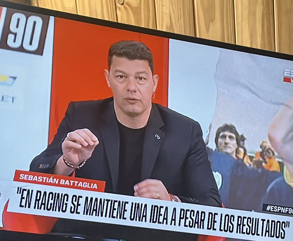 Que feo que te prestes para estas cosas a días del inicio de liga y del partido de cuartos de la copa. Con los que estás hablando pedían que te echen todos los días y lo sabes. Siempre del lado de Román