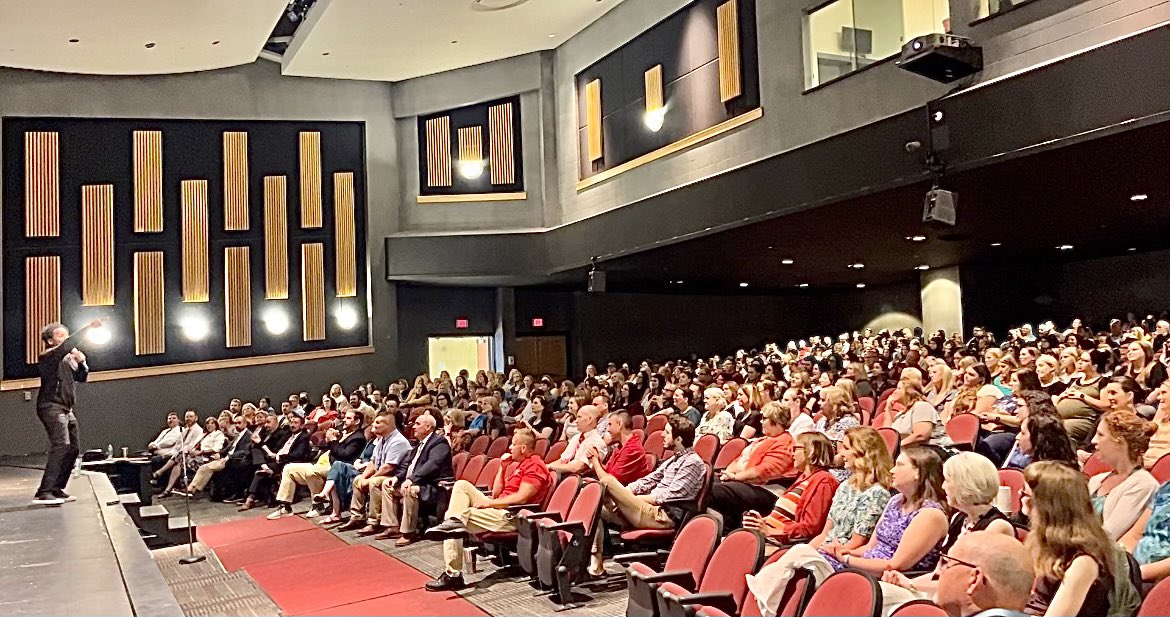 docspeaks's tweet image. 🌟🎉 Hey folks! I just had the most amazing day at the &quot;The Best School Year Ever!&quot; masterclass, and I couldn&apos;t be more grateful to @bellefonte.schools, @BellefonteASD, and #BaldEagleASD for making it an unforgettable experience! 🎓💫

From the moment I walked in, I was greeted…