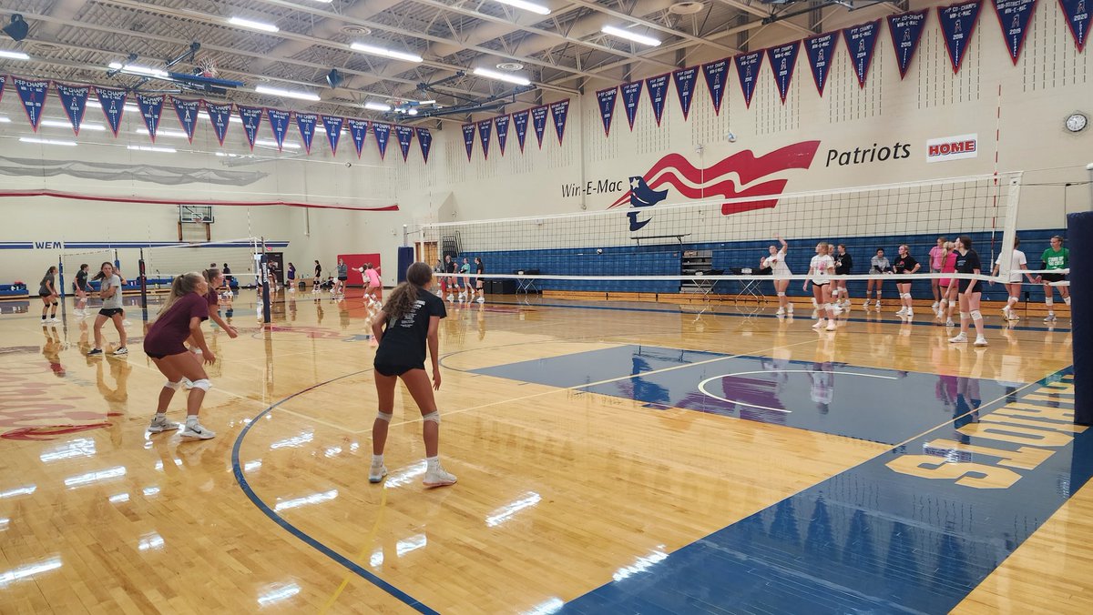 FHSGreyhounds's tweet image. Thanks to our good friend Brady Langemo and the @WinEMacPatriots for allowing our volleyball team to practice in their gym while our gym floor is being refinished 🏐 #FosstonStrong