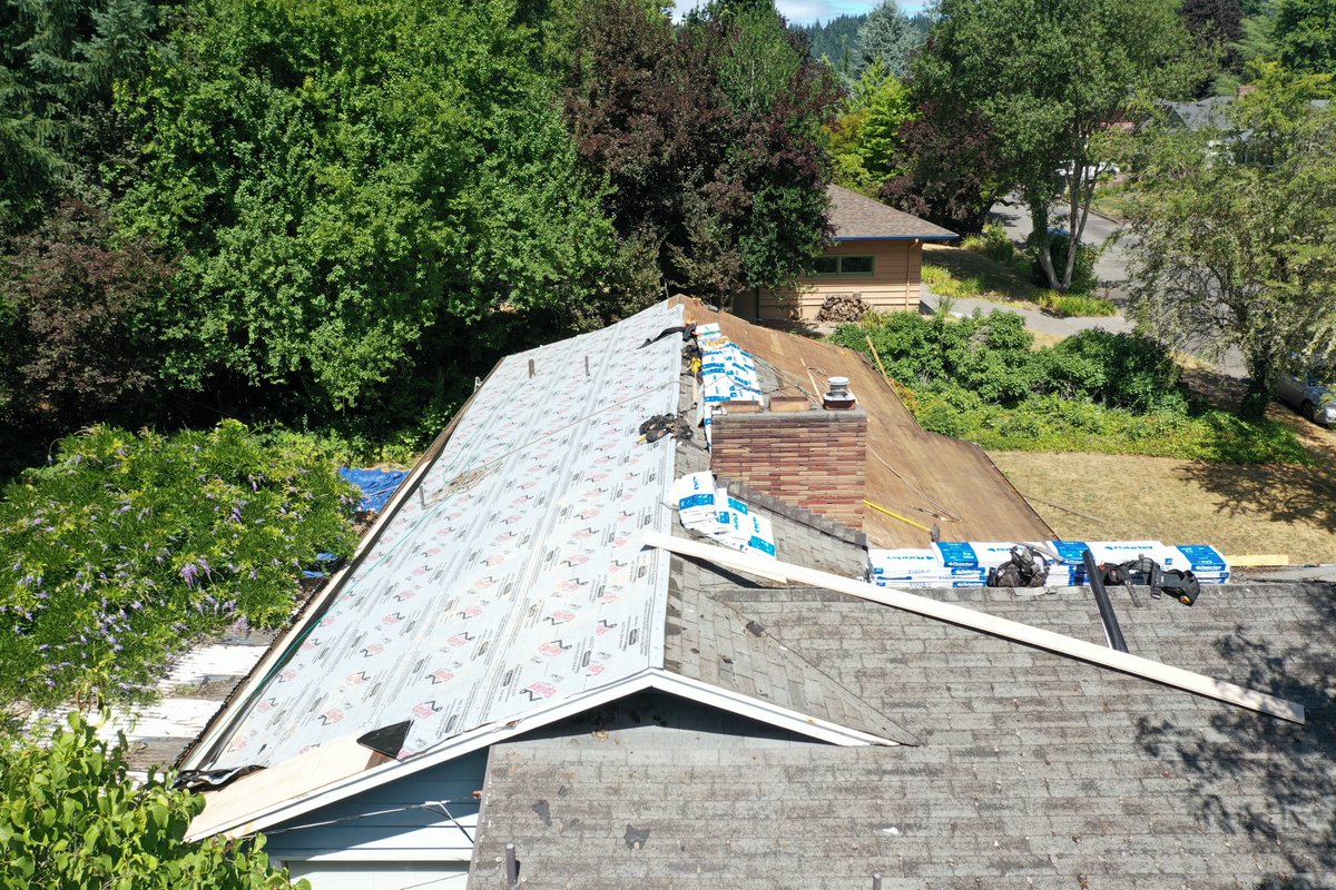 NwRoofTechInc's tweet photo. Another being done by Northwest Roof Tech! #roof #house #shingles #nwrooftech https://t.co/Jan7Cbg7o4