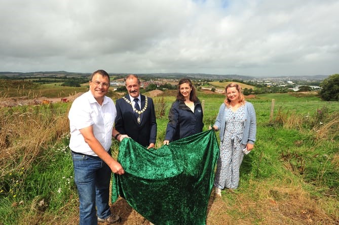 A new park has opened on the outskirts of Exeter designed to protect important wildlife sites nearby.

Read More: news.exeter.gov.uk/new-park-in-ma…