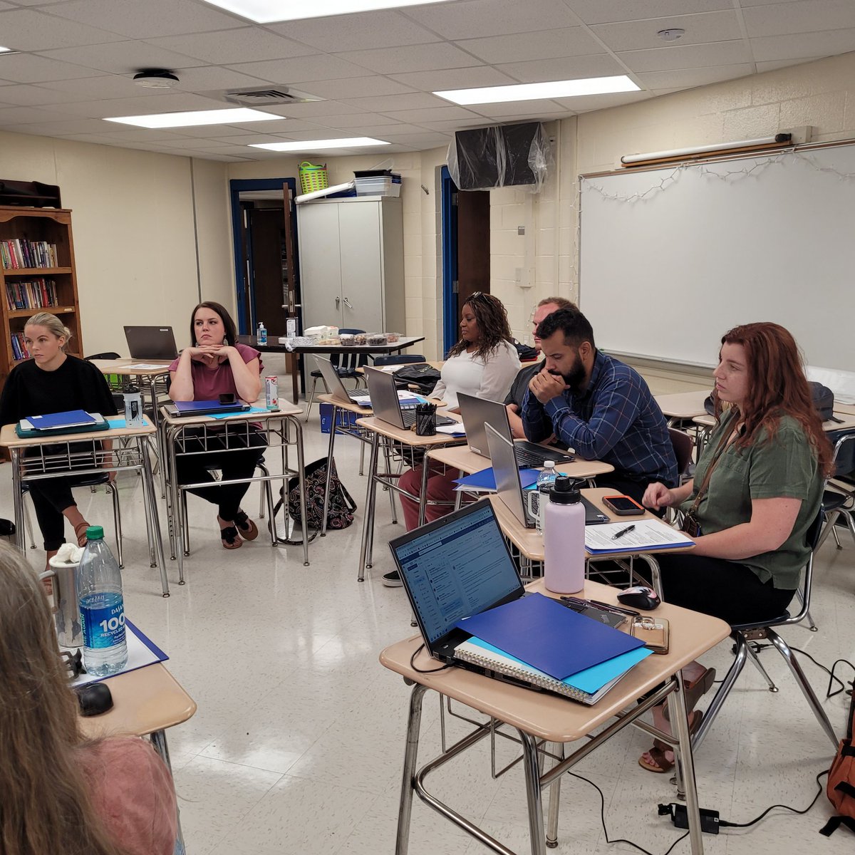 HarbinUCPS's tweet image. Ms. Lueth, Ms. Fisher, and Ms. Lait welcomed new teachers to Parkwood.  They're going to be great!!! #New2TheU #TeamUCPS @AGHoulihan @RimmerEdTech @ParkwoodMSNC