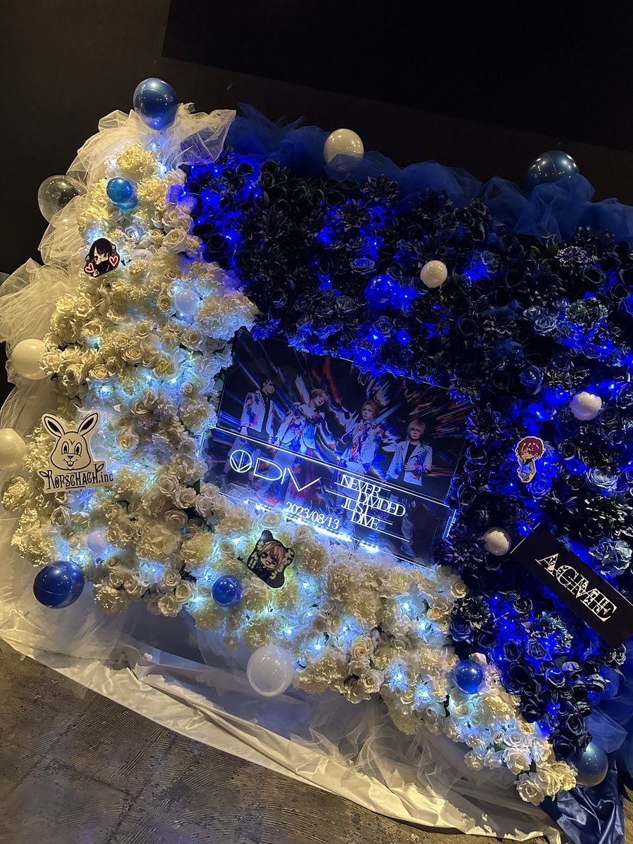 sobechan_'s tweet photo. 7年前に解散したと同時にヴィジュアル
から離れたけどまさかの復活
SEASON聞けた時は泣けた
そのあと体調崩したそれも泣けた
DIVのライブは定期的に行こうと
思いますしおすし🫡🫡 https://t.co/Q5wJISRH9w