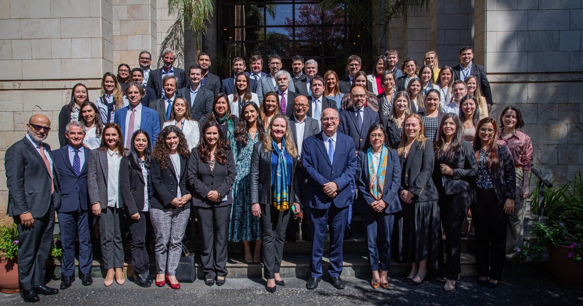 igoldfajn's tweet photo. I had the opportunity to meet with @the_IDB team in #Paraguay and express my sincere appreciation for their hard work and commitment to #ImprovingLives. Together, we will continue working towards a brighter future for 🇵🇾! https://t.co/VFvNKPWkK4