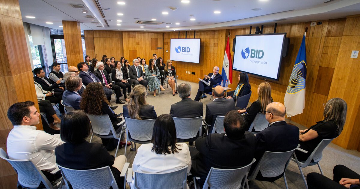 igoldfajn's tweet photo. I had the opportunity to meet with @the_IDB team in #Paraguay and express my sincere appreciation for their hard work and commitment to #ImprovingLives. Together, we will continue working towards a brighter future for 🇵🇾! https://t.co/VFvNKPWkK4