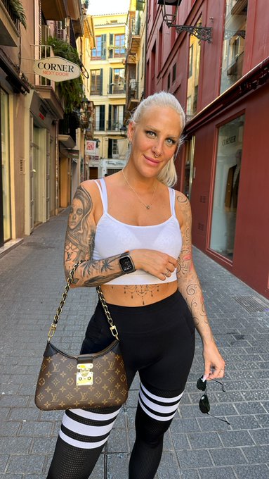 Hey Leute, Ger&uuml;chten zufolge ist der K&ouml;nig der Flirtspr&uuml;che aufgetaucht: "Wie w&auml;r's? Ein Date im Shopping-Paradies