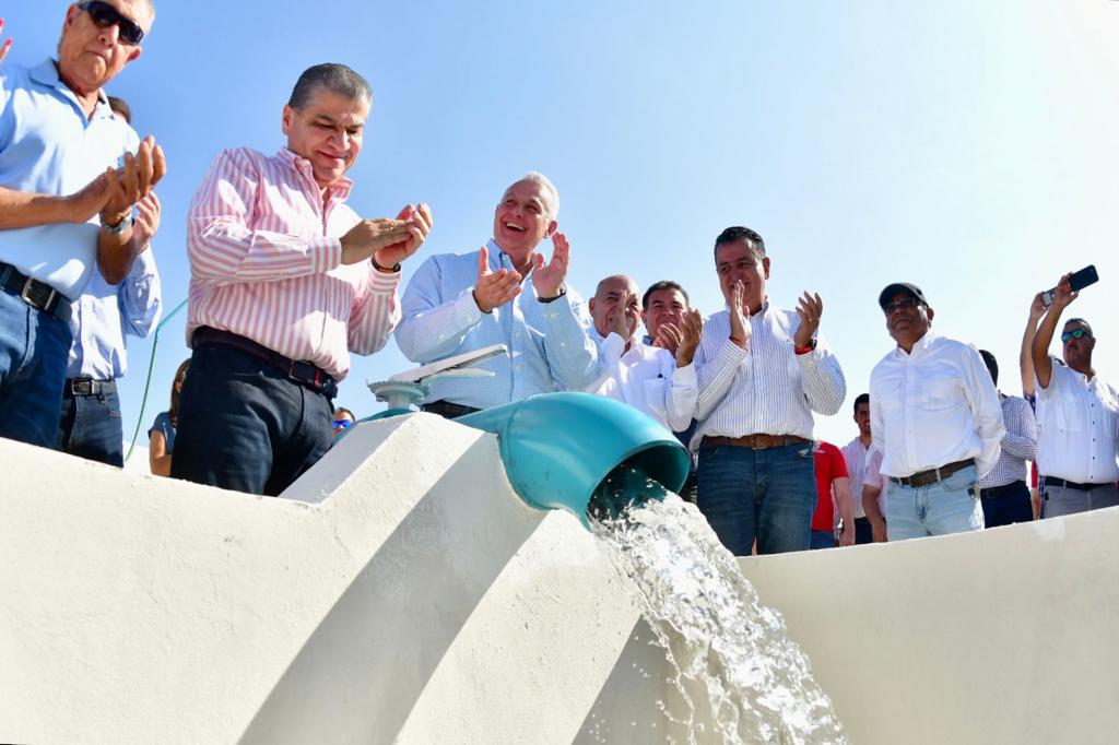 mrikelme's tweet photo. Esta mañana junto al alcalde de #Torreón, @RomanCepeda, hicimos entrega de los trabajos de rehabilitación e incorporación del pozo de agua viñedos a la red de distribución local. (1/2) https://t.co/kWwiAI2v5U