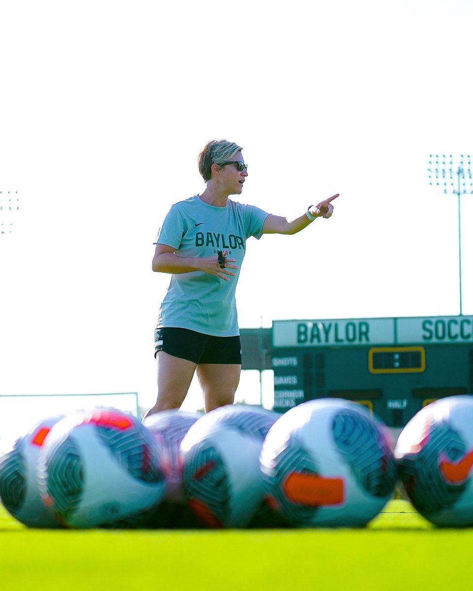 BaylorFutbol's tweet photo. It’s officially 𝐆𝐀𝐌𝐄 𝐖𝐄𝐄𝐊 ⏳

#SicEm | #depthB4height https://t.co/PgGDCdtcBo