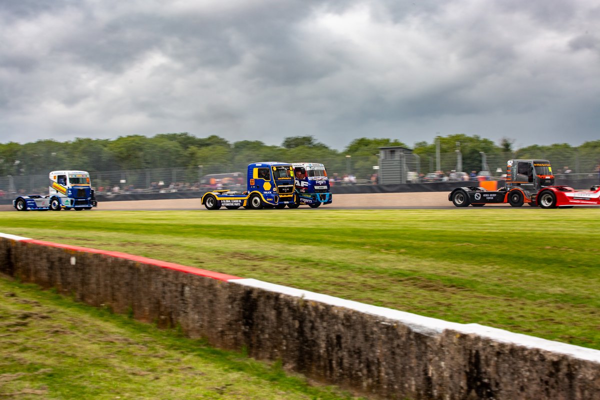 TRPParts_UK's tweet image. Some photos from this weekend's truck racing at Convoy in the Park with @officialbtrc 

The TRP Pace Truck was in attendance, and after an exciting event, we're looking forward to Snetterton next month! 🏁🚛

📸 Mark Ballentyne

#TruckRacing #ConvoyInThePark #Donnington