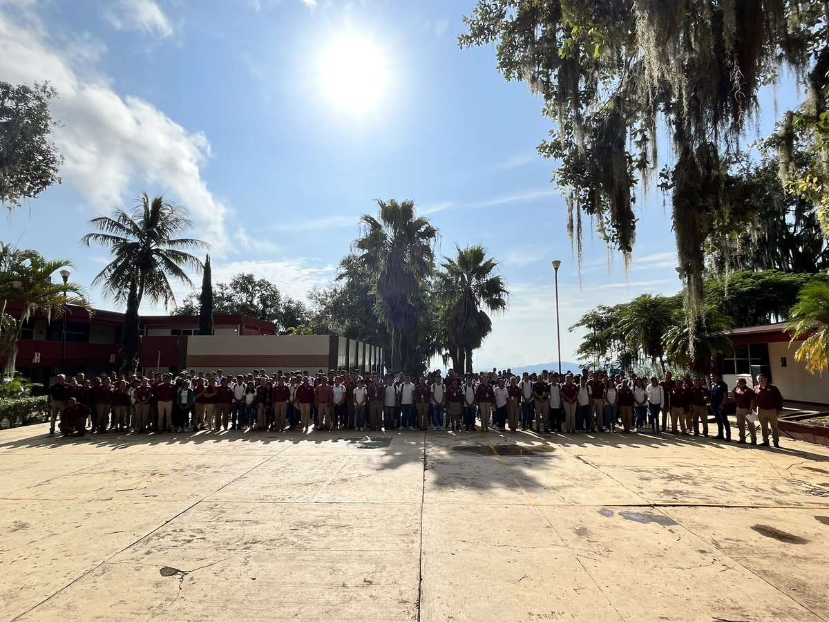 CecyteHuautla's tweet photo. Hoy el CECyTEH Plantel Huautla, les da la más cordial de las bienvenidas a todas y todos los estudiantes de nuevo ingreso, y les desea el mayor de los éxitos en esta nueva etapa que están por iniciar. ¡Bienvenidos! 📚🍎

#OrgulloCECyTEH https://t.co/RK7PKEQp2W
