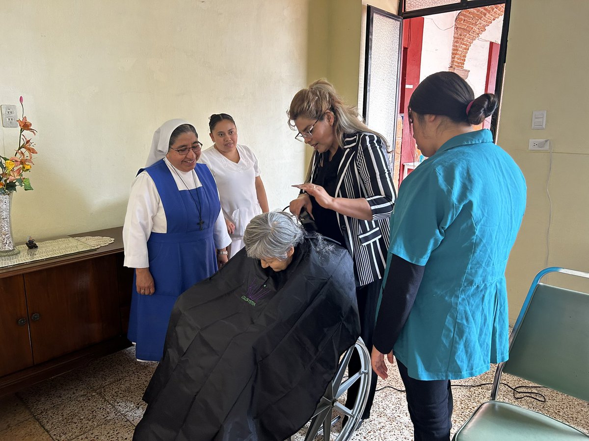 FundacionBORA's tweet photo. #AlMomento nos encontramos realizando la celebración de los #Abuelitos en el #AsiloDeAncianos Santa Inés #Puebla.
- Cortes de cabello
- Fisioterapia
- Cuidados de la Piel
Súmate al #EfectoPositivo de #FundacionBORA con víveres. https://t.co/EBnUlv5tEC