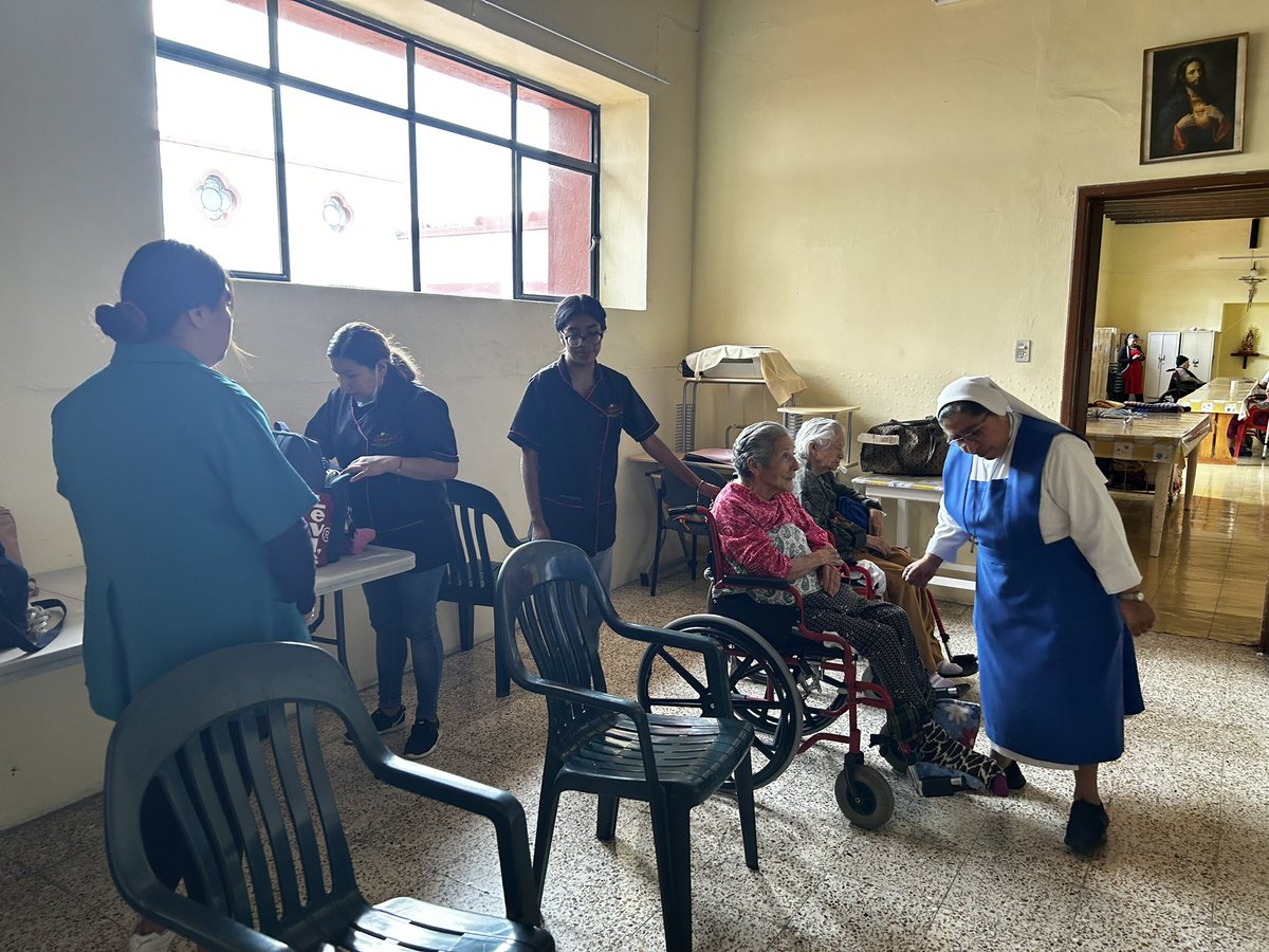 FundacionBORA's tweet photo. #AlMomento nos encontramos realizando la celebración de los #Abuelitos en el #AsiloDeAncianos Santa Inés #Puebla.
- Cortes de cabello
- Fisioterapia
- Cuidados de la Piel
Súmate al #EfectoPositivo de #FundacionBORA con víveres. https://t.co/EBnUlv5tEC