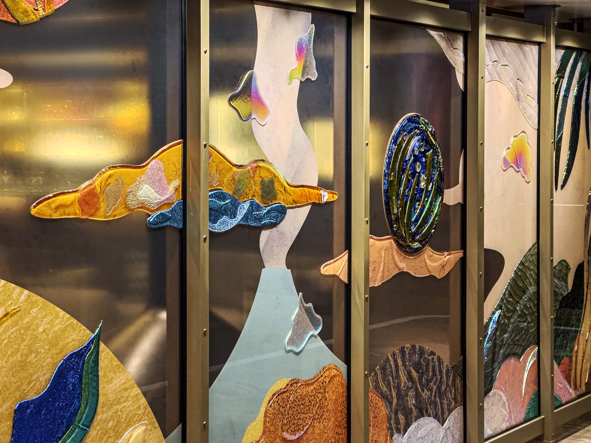 SeabournCruise's tweet image. Redefining the world of adventure and luxury, Seabourn Pursuit set sail this past weekend. Join @TravelLeisure for a look inside our second expedition ship as @P_Brady explores the spaces bringing Seabourn Moments to life and remote regions to guests. bit.ly/3DTD7aP