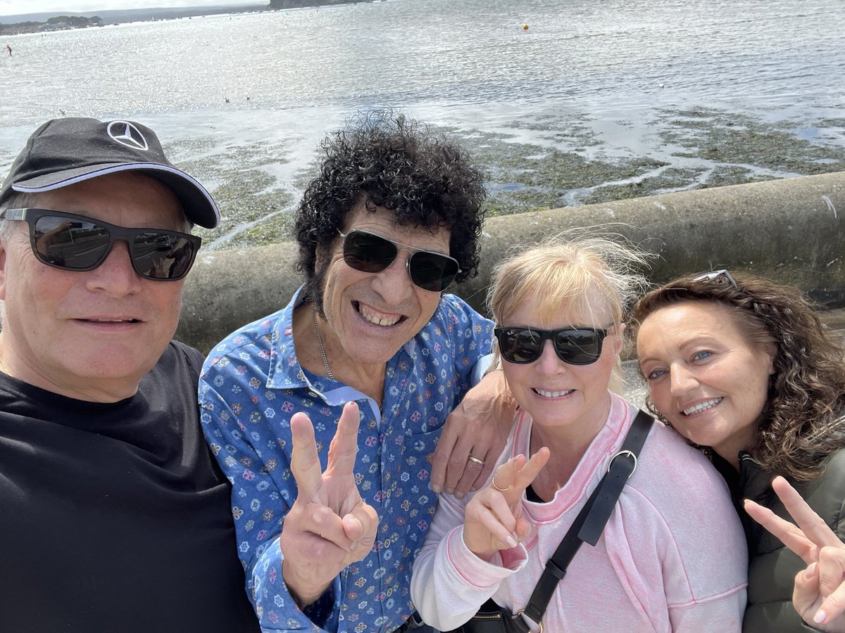 MichaelInfante4's tweet photo. Who else can you meet whilst walking on the beach “in the summer time” on sandbanks @MungoJerryLTD #inthesummertime whilst #convalescing #recovering #legend https://t.co/ns2hDVuYhq
