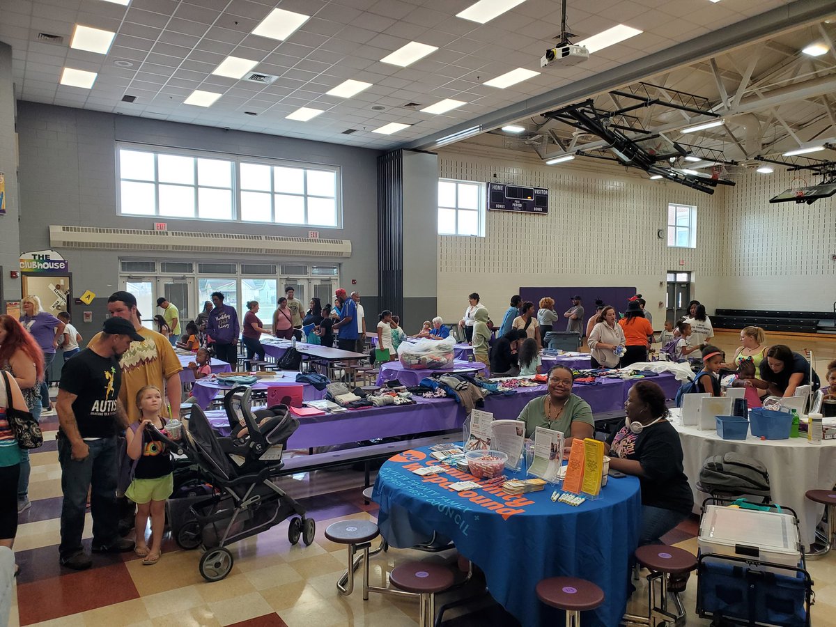 DH_ParentMentor's tweet image. Rosa Parks Orientation and Information day! So great to see all of our families and all of the agencies that support our local community!  It takes a village!  Proud to be a Middie!!  
#MiddieRising
#ParentMentorsRock