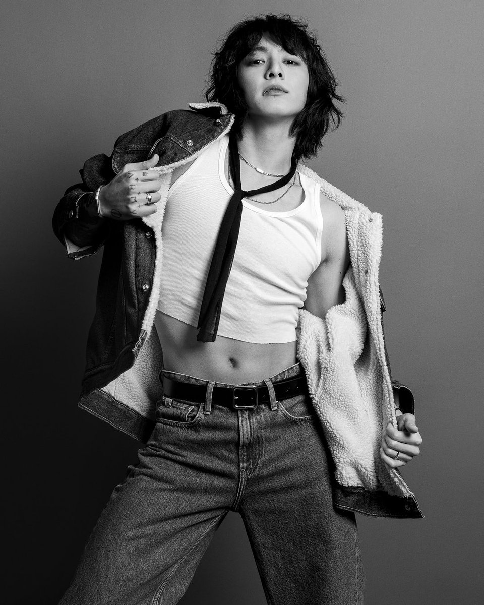 OKAY WHAT THE FUCK????
SUCH A CRAZY ASS PICTURE LIKE WTFJWJEK JUNGKOOK??? IM GOING TO GO INSANE