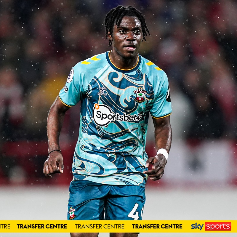 SkySportsNews's tweet photo. Romeo Lavia's preference is to join Chelsea despite Liverpool agreeing a £60m deal for the Southampton midfielder 🚨