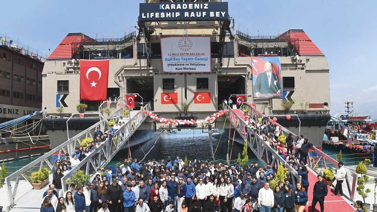 6 Şubat' ta yaşadığımız deprem felaketi neticesinde ağır hasar alan okulumuzun yıkım kararı alınmıştır.2023-2024 eğitim öğretim yılında okulumuz İskenderun Limanda bulunan Rauf Bey Gemisinde eğitime yatılı olarak devam edecektir Öğretmenlerimiz de aynı gemide ikamet edecektir.