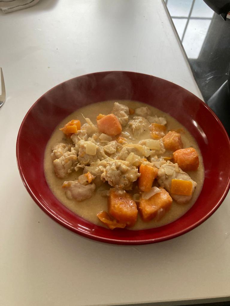 CarrieHef's tweet image. @ScottBaptie love Scott’s recipes 🥰🥰🥰 easy, nutritious and delicious! Filipino curry…. Yumm… #foodforfitness