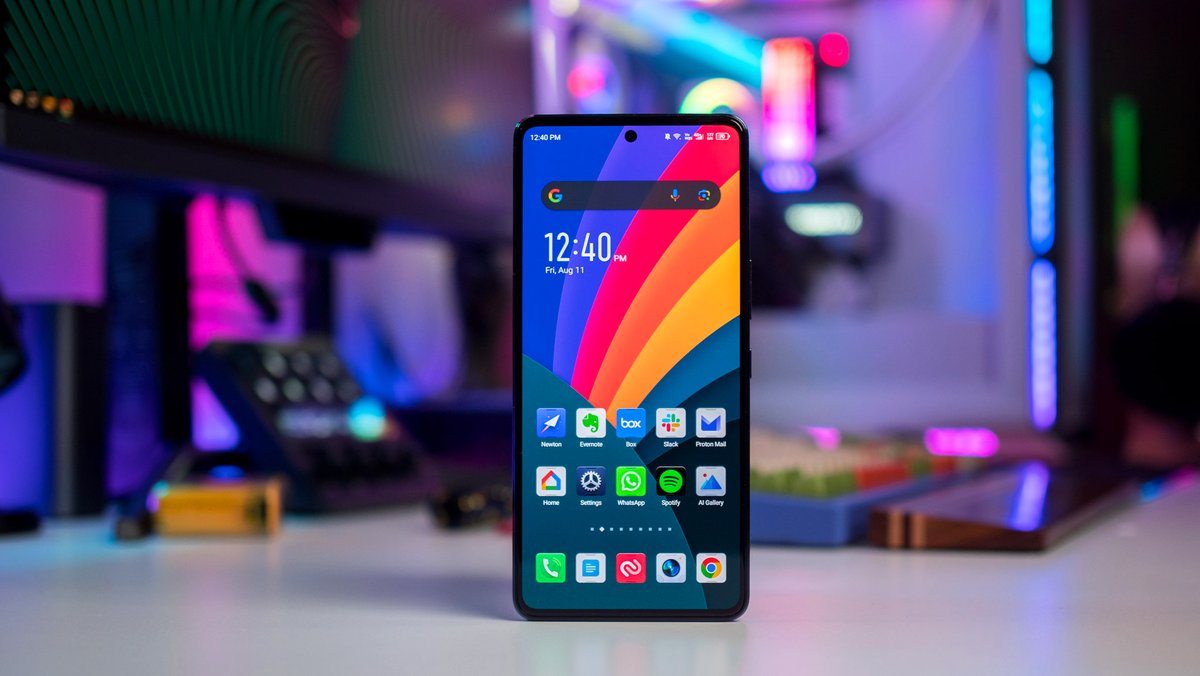 BackdropsApp's tweet photo. The @androidcentral team and Backdrops go together like PB and J. Pizza and peppered ronis. Shopping carts and 1 wobbly wheel. A true match made in tech &amp; wallpaper heaven.

Enjoy these sharp shots by @chunkynerd 📸 https://t.co/ltnKanJdLq