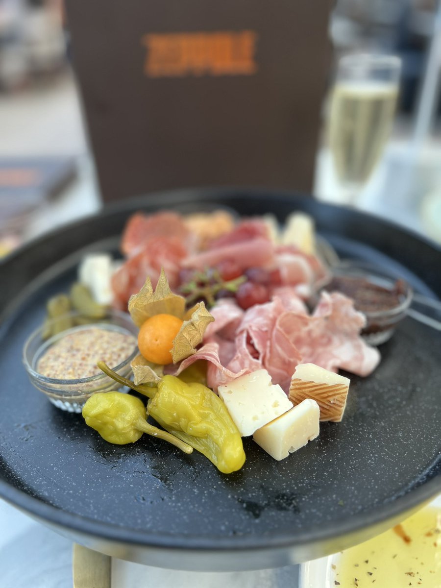 I can’t go anywhere without getting some charcuterie in my mouth. 🤤