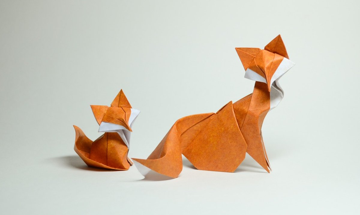 Hoàng Tiến Quyết is a Vietnamese artist who creates intricate animal origami. These fabulous artworks are made using the wet-folding technique.
htquyet.origami.vn
#LoveArt #thattick #origami #animalsculpture