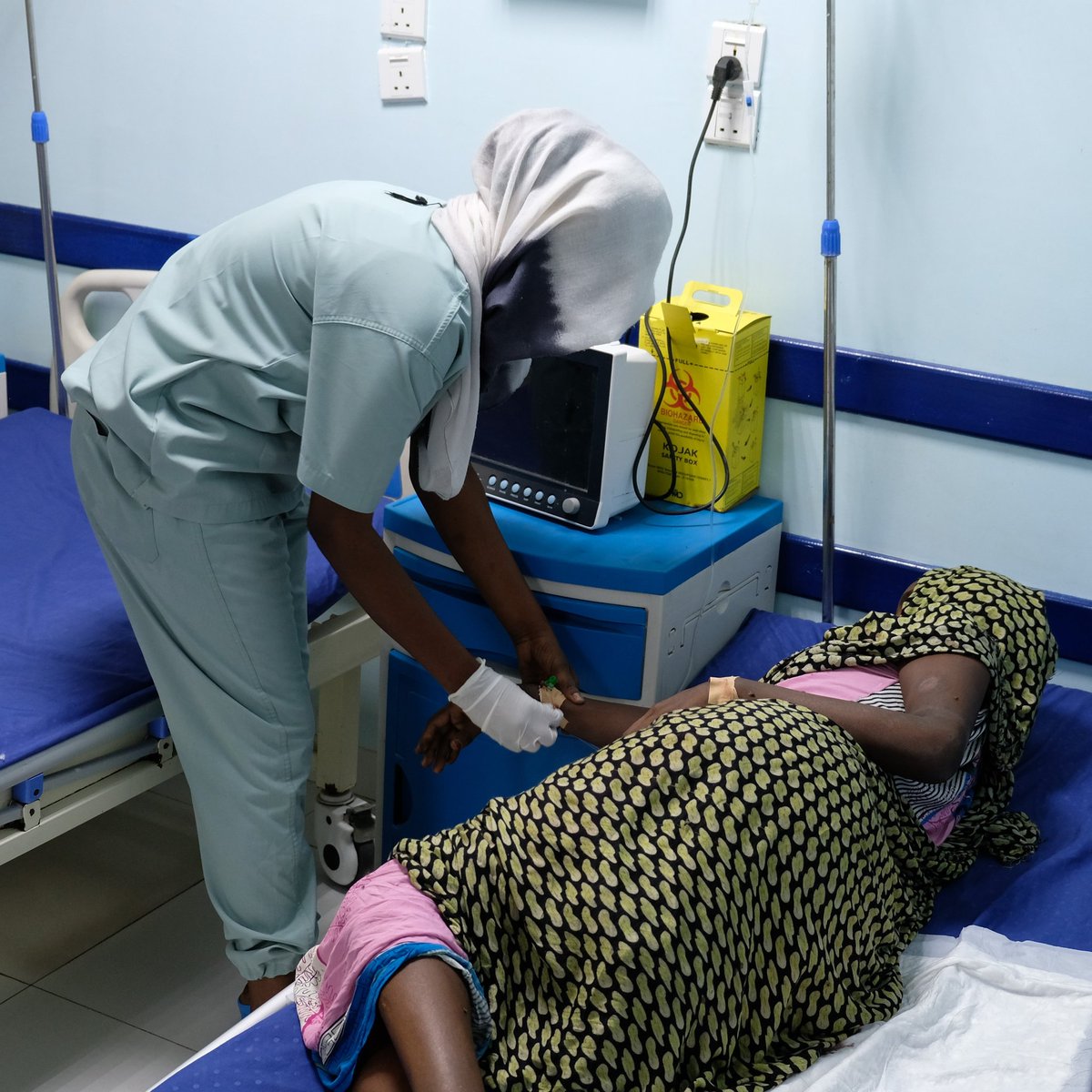UNOCHA_Sudan's tweet photo. من المتوقع أن تلد أكثر من 90 ألف امرأة خلال الـ3 أشهر القادمة في #السودان، وهن بحاجة الى المساعدة.

مع تعطّل العديد من المستشفيات بسبب النزاع، أصبحت الحاجة إلى المزيد من المساعدات الإنسانية أمرًا حتميًا لمنع وفيات الأمهات واعتلالهن.
https://t.co/fFlh2ID9nt

@_UnfpaSudan https://t.co/EzSzzN7H6q